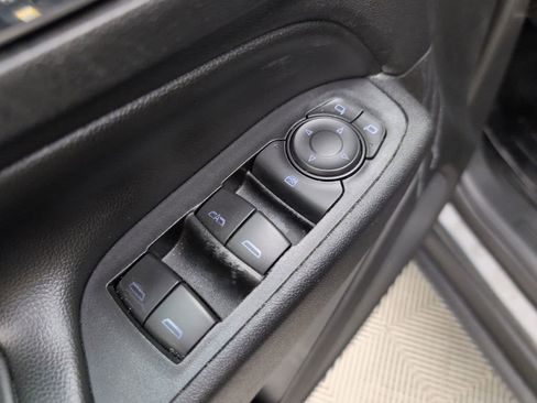 Used 2019 Chevrolet Equinox LT FWD image 32