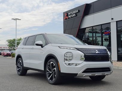 New 2025 Mitsubishi Outlander SE