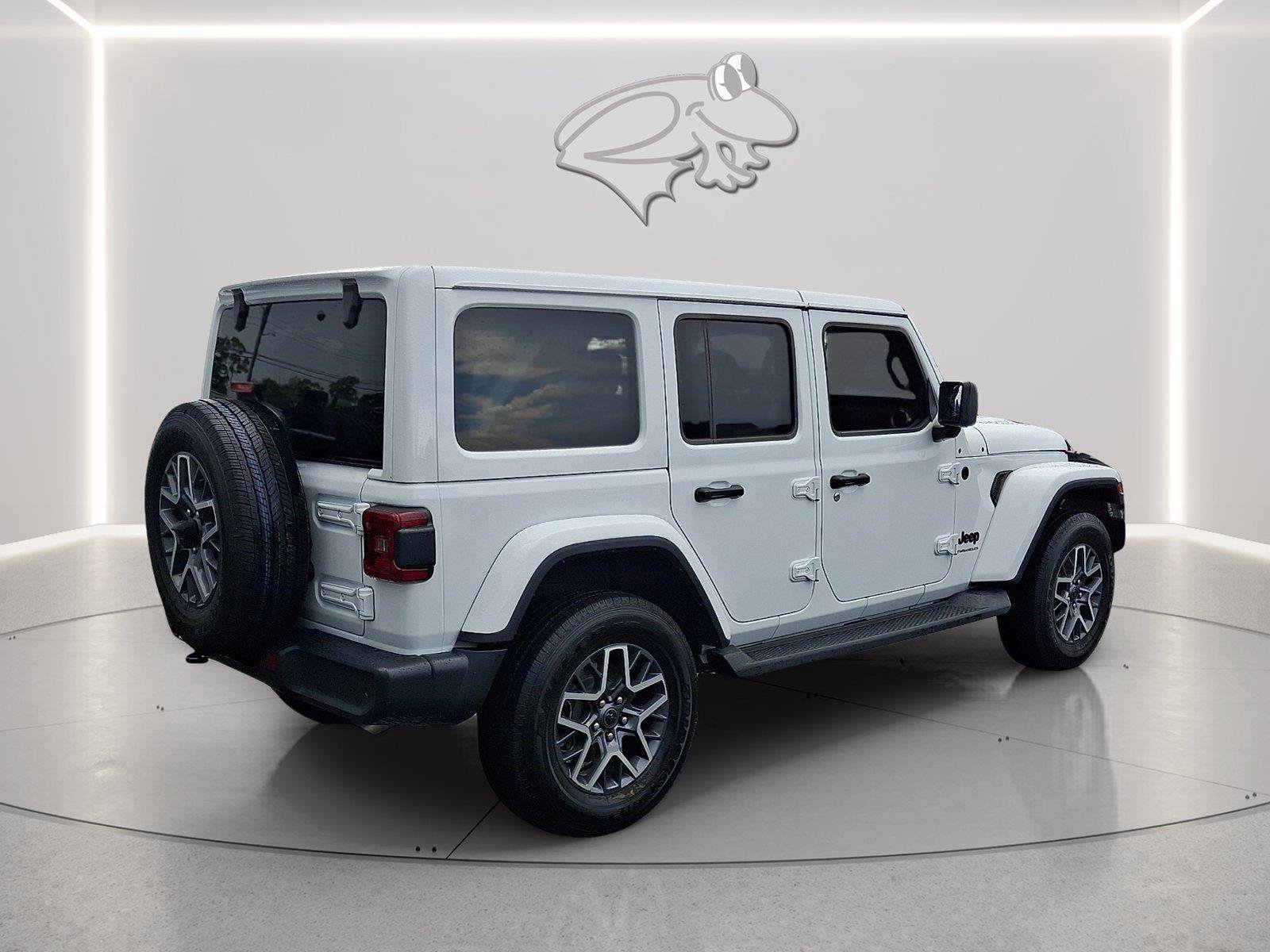 Used 2025 Jeep Wrangler Unlimited Sahara AWD/4WD image 5