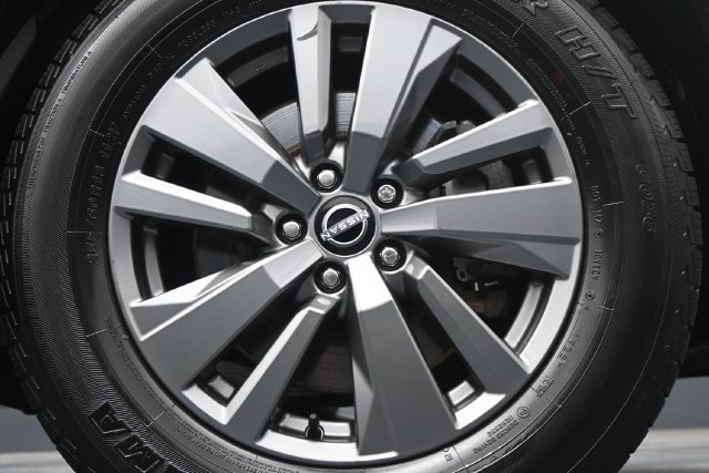 Used 2024 Nissan Pathfinder SV FWD image 9