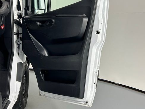 Used 2024 Mercedes-Benz Sprinter 2500 image 9