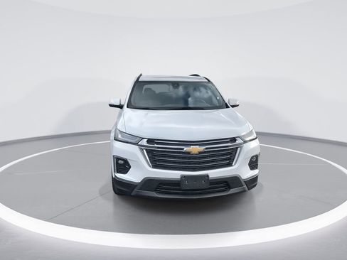 Used 2023 Chevrolet Traverse LT image 3
