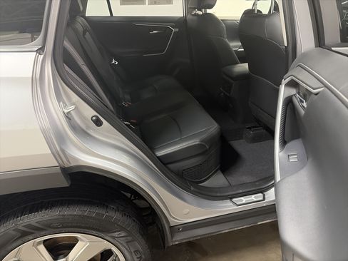 Used 2020 Toyota RAV4 Limited w/ Carpet Mat Package AWD/4WD image 32