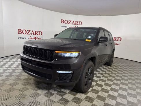 Used 2022 Jeep Grand Cherokee L Limited w/ Black Appearance Package image 4
