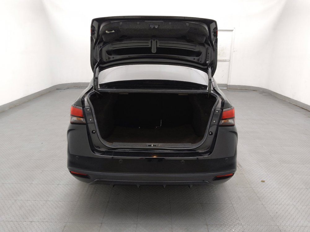 Used 2022 Nissan Versa SR FWD image 29