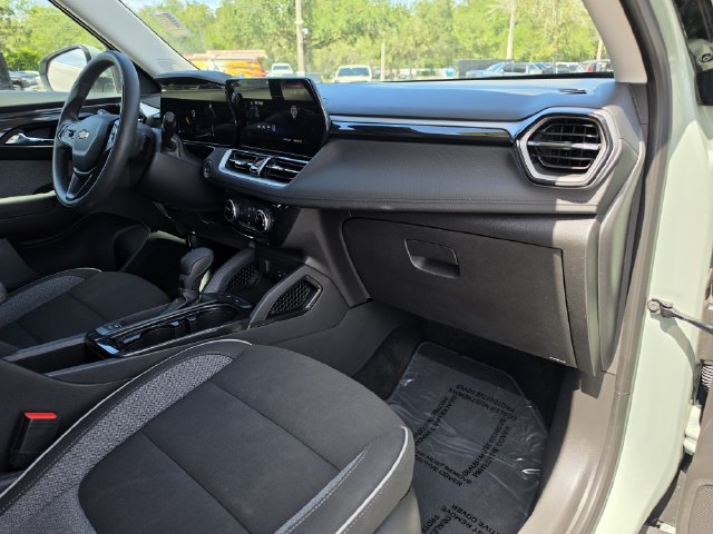 Used 2025 Chevrolet TrailBlazer LT FWD image 14