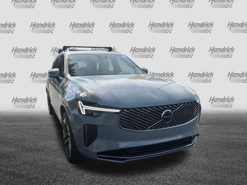 Used 2025 Volvo XC90 B5 Core AWD/4WD image 3