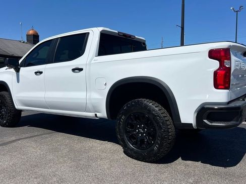 Used 2023 Chevrolet Silverado 1500 ZR2 w/ Technology Package image 4