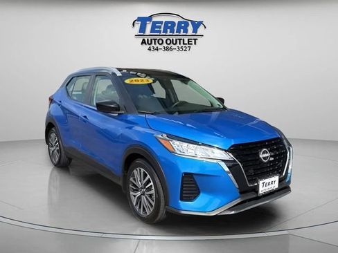 Used 2023 Nissan Kicks SV FWD image 2