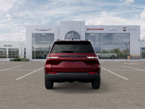 New 2025 Jeep Grand Cherokee Altitude image 7