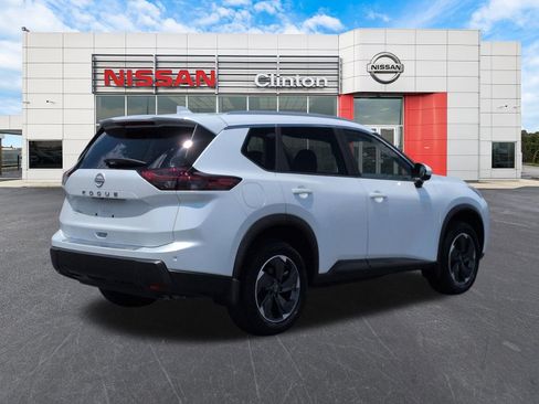 Used 2025 Nissan Rogue SV w/ SV Premium Package FWD image 3
