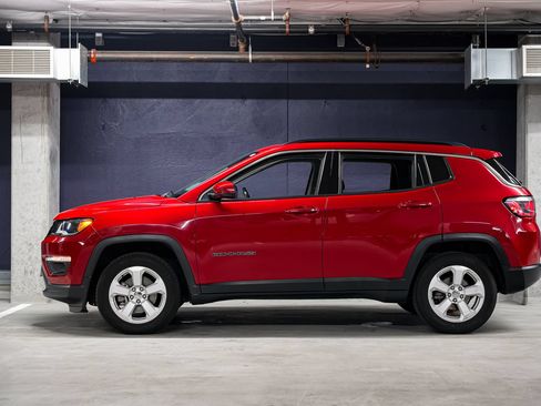 Used 2018 Jeep Compass Latitude w/ Popular Equipment Group AWD/4WD image 8