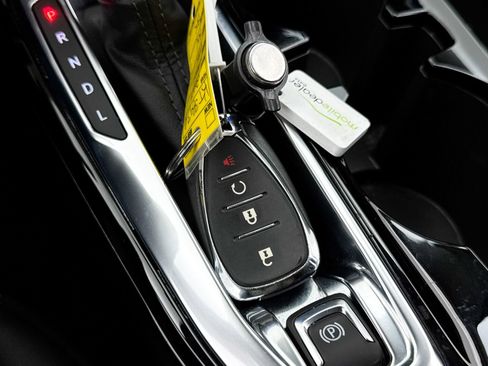 Used 2025 Chevrolet Trax LT w/ LT Convenience Package FWD image 34