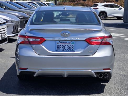 Used 2020 Toyota Camry SE FWD image 5