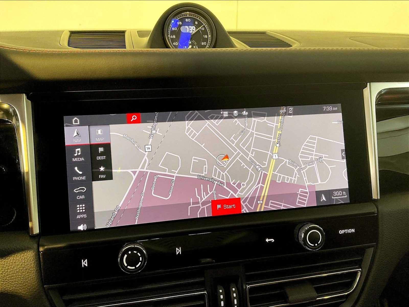 Certified 2023 Porsche Macan Turbo AWD/4WD image 37