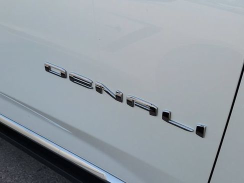 Used 2022 GMC Yukon Denali RWD image 9