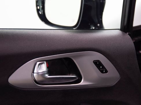 Used 2026 Chrysler Pacifica Limited w/ S Appearance Package FWD image 7