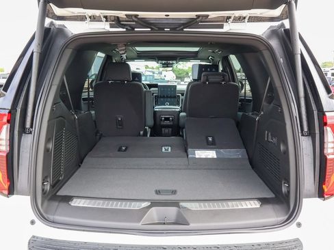 New 2026 GMC Yukon AT4 w/ AT4 Premium Plus Package AWD/4WD image 5