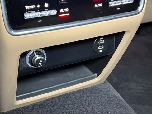 Used 2022 Porsche Cayenne S image 22