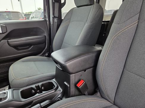 Used 2025 Jeep Wrangler Unlimited Sport AWD/4WD image 30
