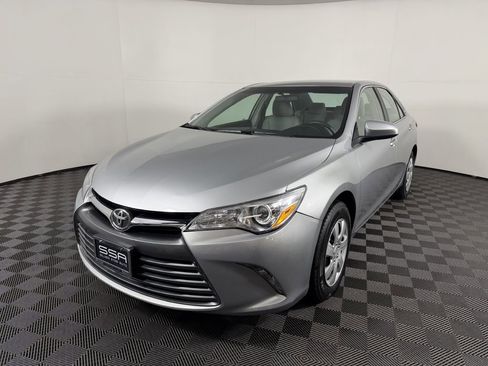 Used 2017 Toyota Camry LE FWD image 1