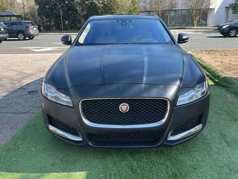 Used 2017 Jaguar XF Premium image 2