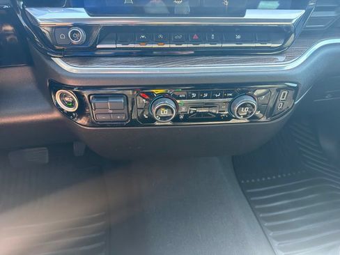 Certified 2022 Chevrolet Silverado 1500 LT w/ Leather Package AWD/4WD image 19