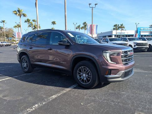 Used 2025 GMC Acadia Elevation image 2