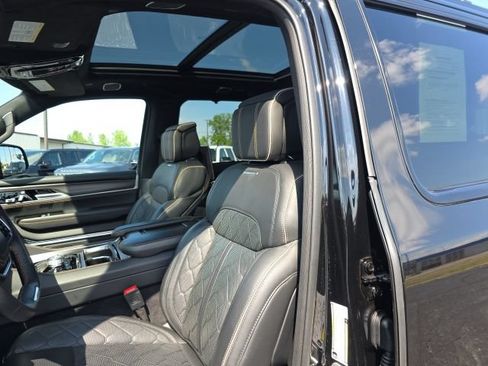 Used 2025 Jeep Grand Wagoneer L Series III w/ Rear Seat Video Group 1 AWD/4WD image 15
