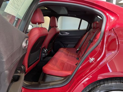 Used 2024 Alfa Romeo Giulia Veloce image 37