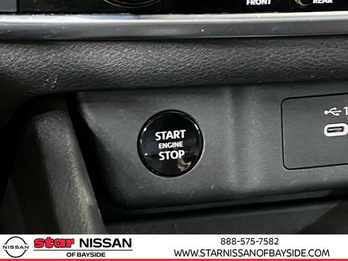 Used 2024 Nissan Rogue SV image 30