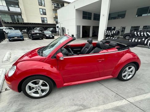 Used 2009 Volkswagen Beetle S FWD image 6