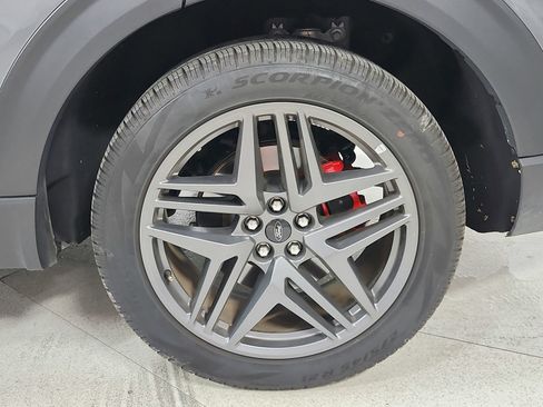 Used 2025 Ford Explorer ST-Line w/ ST-Line Street Pack AWD/4WD image 14
