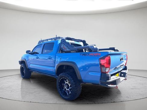Used 2019 Toyota Tacoma TRD Off-Road w/ Technology Package AWD/4WD image 3