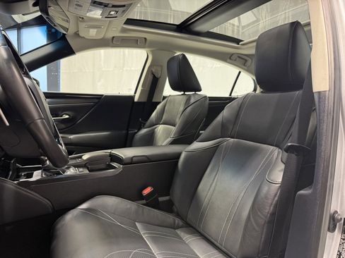 Used 2021 Lexus ES 350 350 Luxury w/ Accessory Package image 19