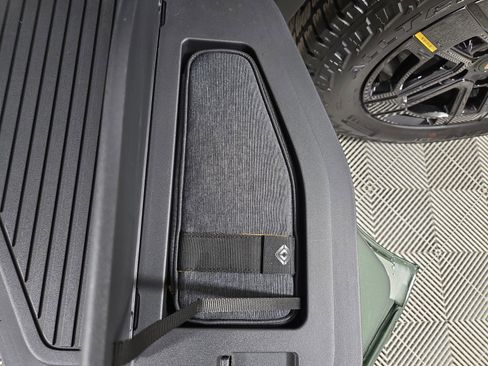 Used 2023 Rivian R1T Adventure image 32