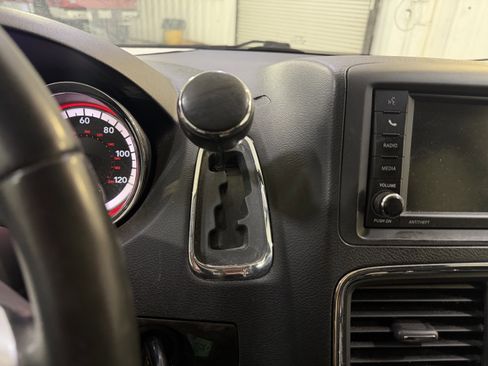 Used 2014 Dodge Grand Caravan SXT w/ Rear Park Assist Package FWD image 17