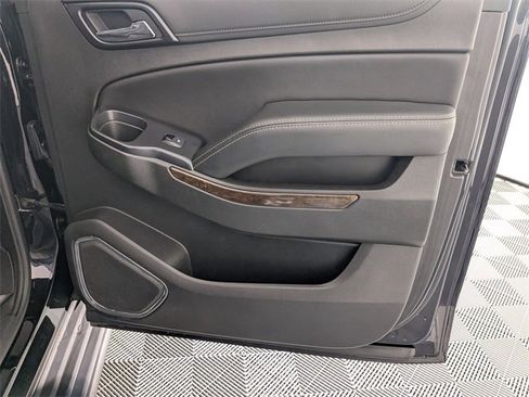 Used 2020 Chevrolet Suburban LT image 33