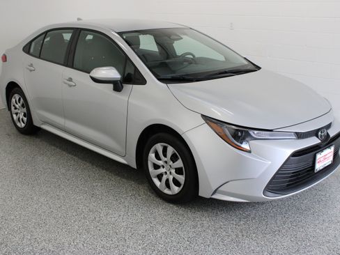 Used 2025 Toyota Corolla LE FWD image 4