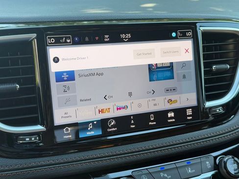 New 2026 Chrysler Pacifica Pinnacle image 13