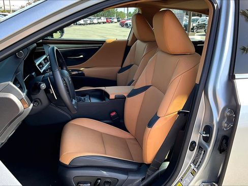 Used 2025 Lexus ES 300h w/ Premium Package FWD image 7