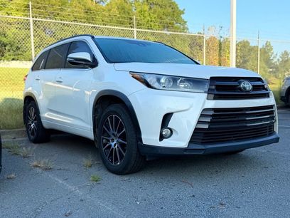 Used 2017 Toyota Highlander SE