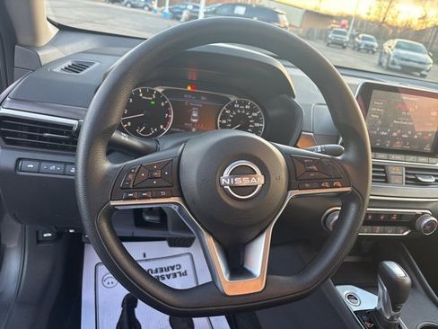 Used 2025 Nissan Altima 2.5 SV image 27