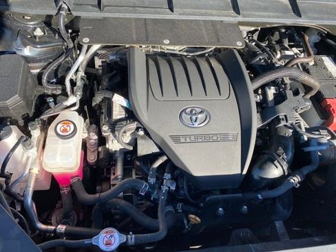 Used 2024 Toyota Highlander XLE image 19