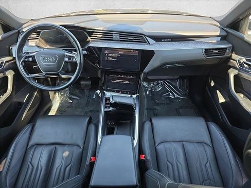 Used 2019 Audi e-tron Prestige w/ Prestige Package AWD/4WD image 9