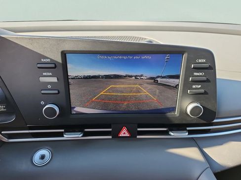 Used 2023 Hyundai Elantra SEL image 11