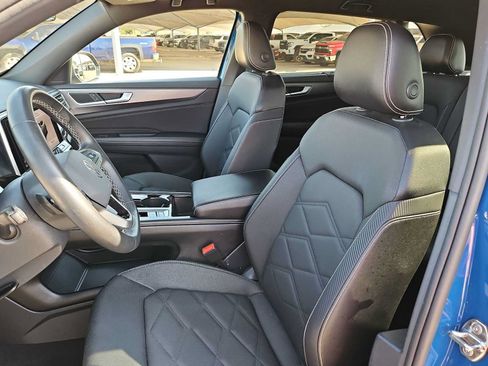 Used 2025 Volkswagen Atlas Cross Sport SE FWD image 15