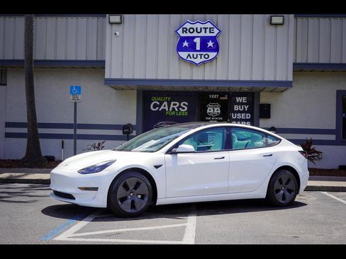 Used 2023 Tesla Model 3 Standard Range RWD image 1