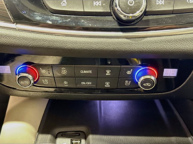 Used 2020 Buick Enclave Premium w/ Sun and Sites Package FWD image 12