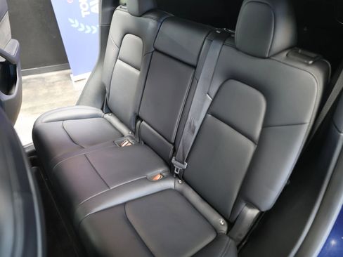 Used 2022 Tesla Model Y Long Range image 40